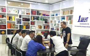 針對(duì)需求，小(xiǎo)組研討(tǎo)會(huì)